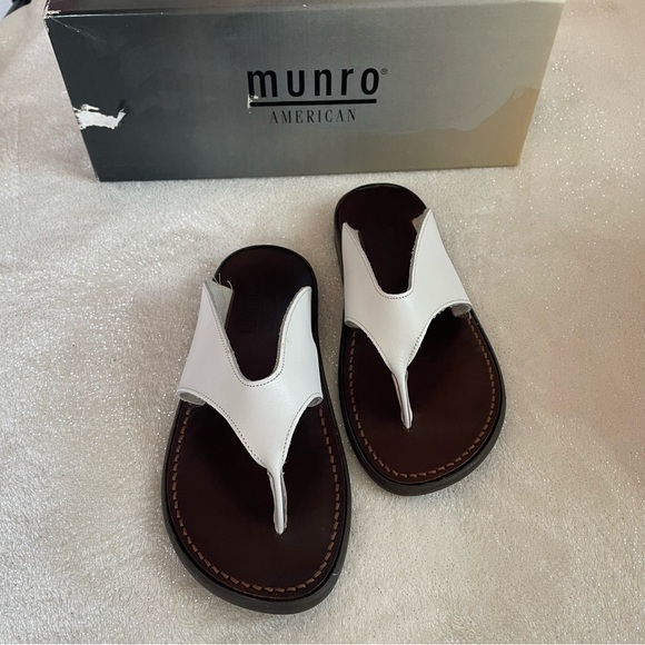 Vintage Munro Hera Sculpted Sandals  in White Leather w/ Box ✨ - Picture 1 of 15